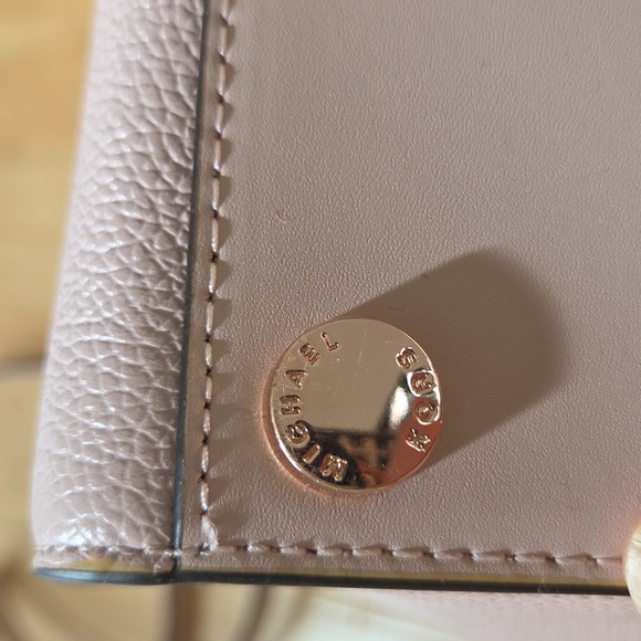 Elegant Tan Handbag - Picture 6 of 6